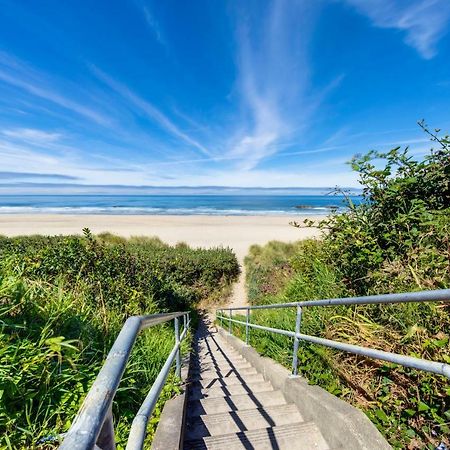 Lincoln City Beach Front Vacation Rental Exterior photo