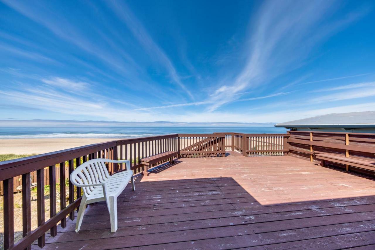 Lincoln City Beach Front Vacation Rental Exterior photo