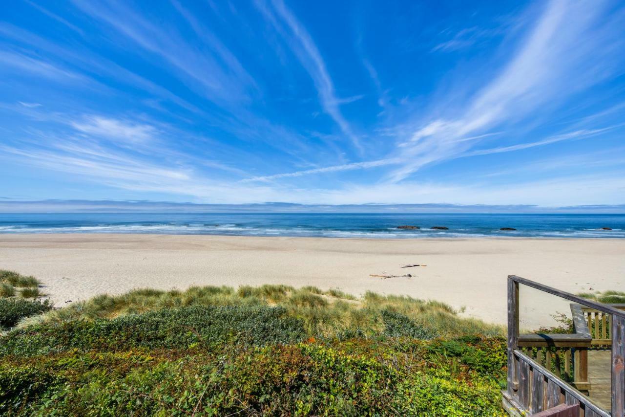 Lincoln City Beach Front Vacation Rental Exterior photo